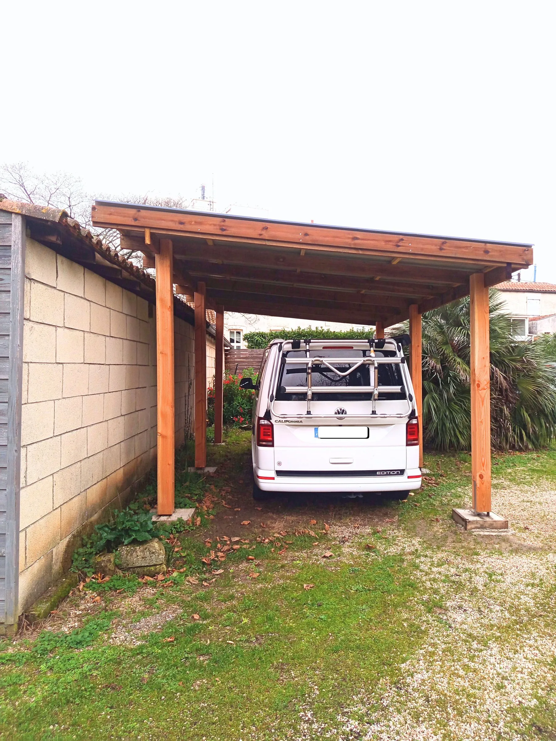 Carport en bois réalisé par SR Aménagement