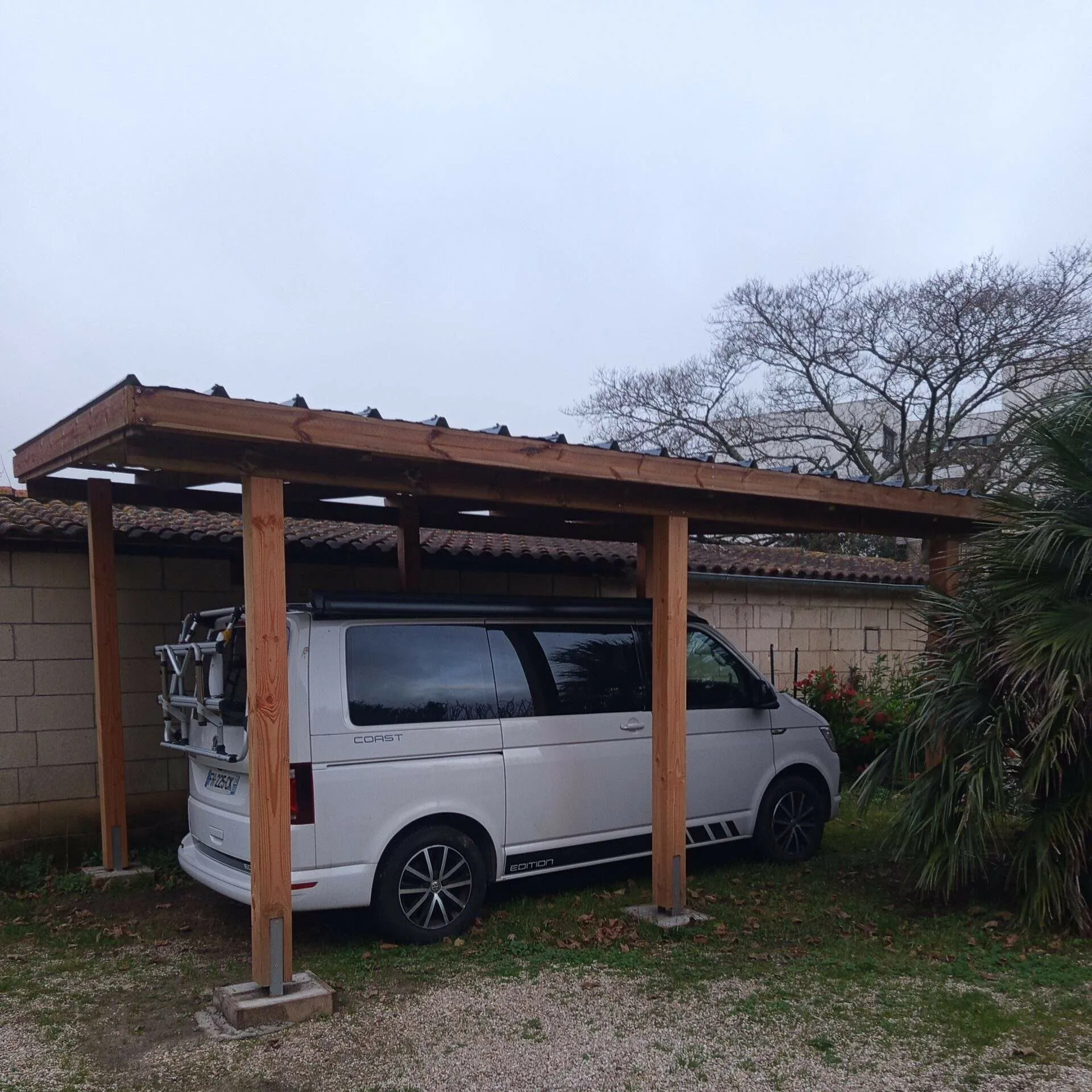 Carport en bois réalisé par SR Aménagement