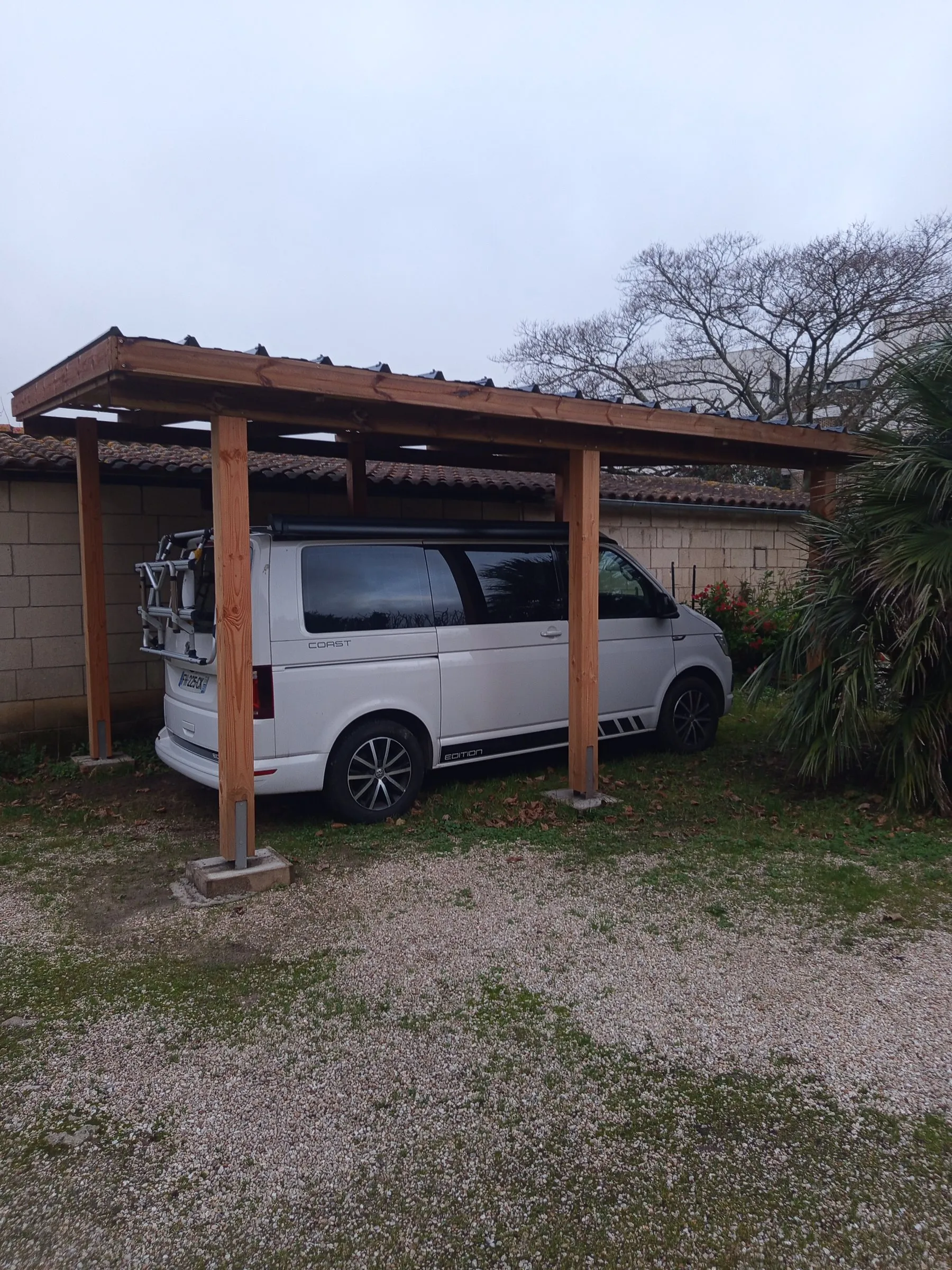 Carport en bois réalisé par SR Aménagement