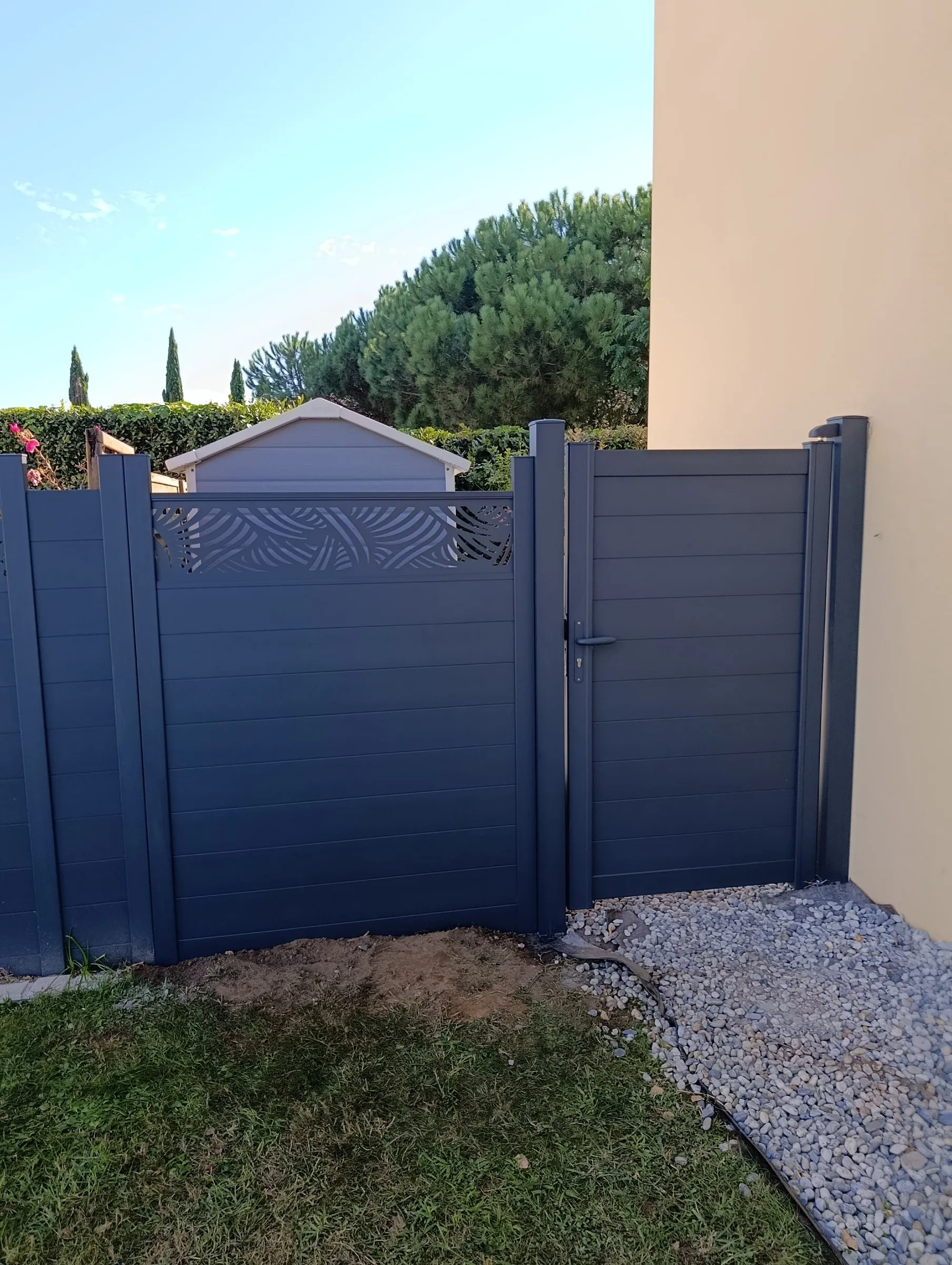 Clôture et brise-vue réalisés par SR Aménagement