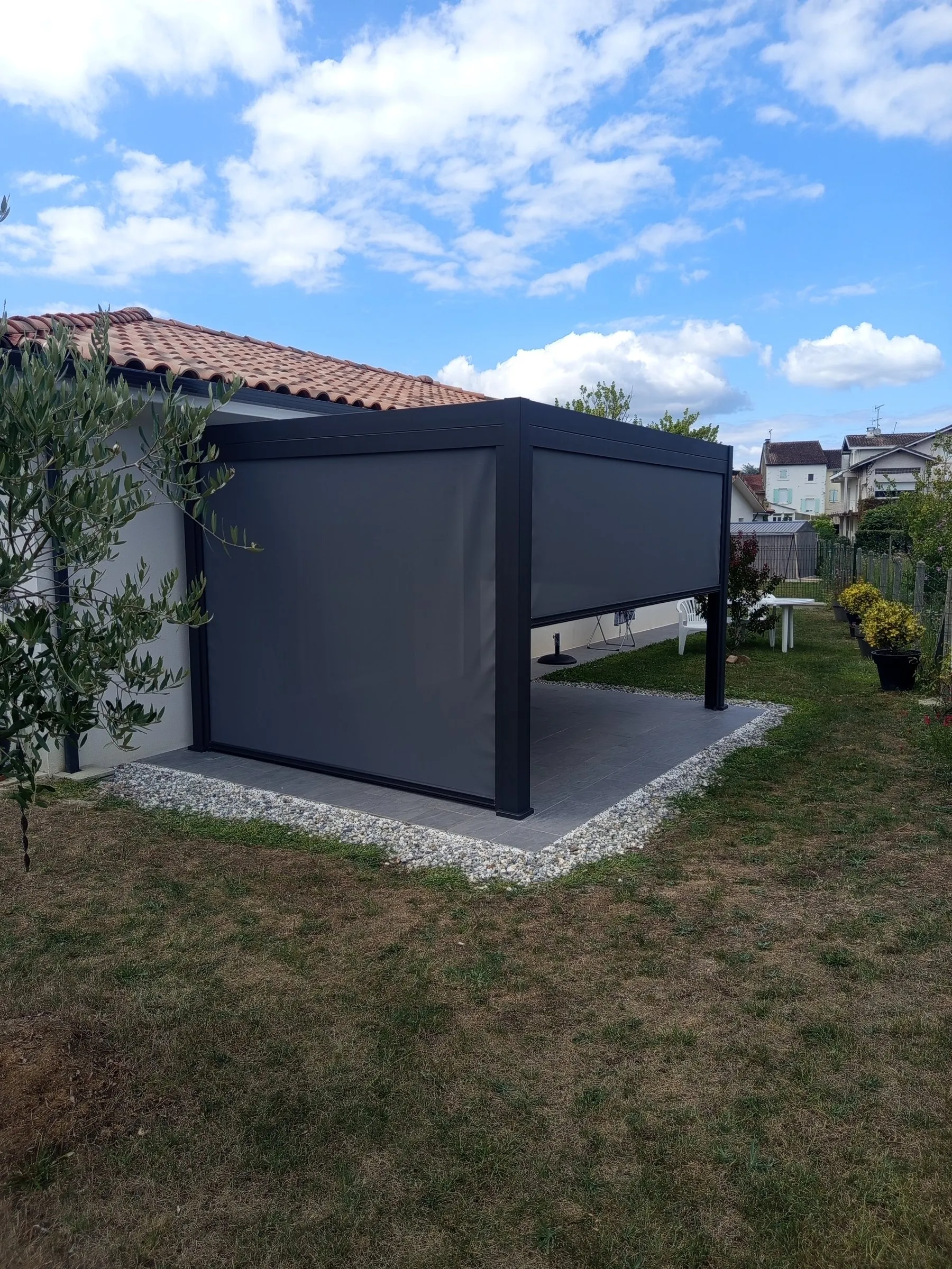 Pergola en aluminium posée par SR Aménagement