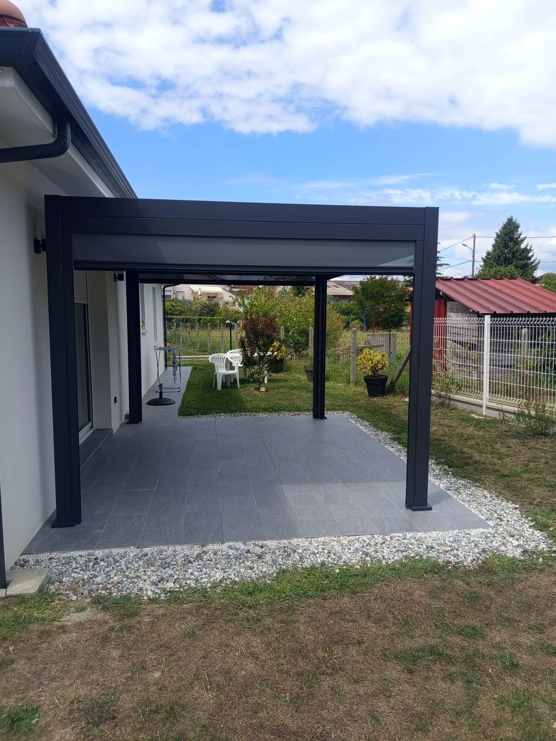 Pergola en aluminium posée par SR Aménagement