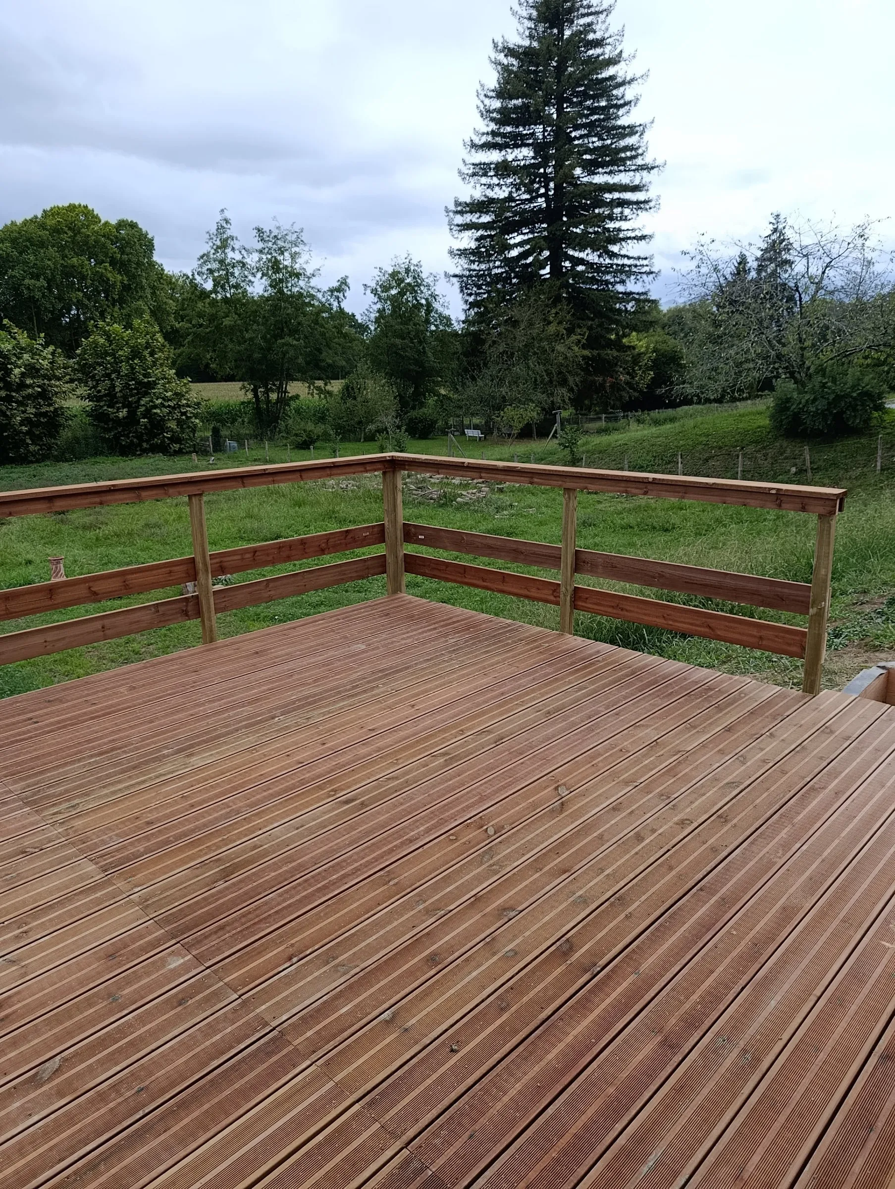 Terrasse en bois réalisée par SR Aménagement